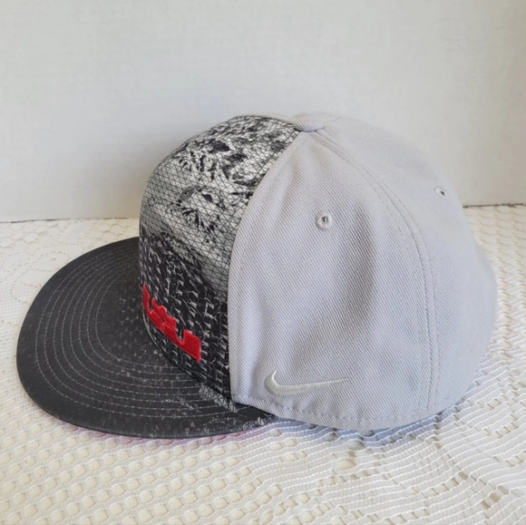 Lebron James Nike Hat Snapback Adjustable NBA Basketball Cleveland Cavaliers - Picture 2 of 7